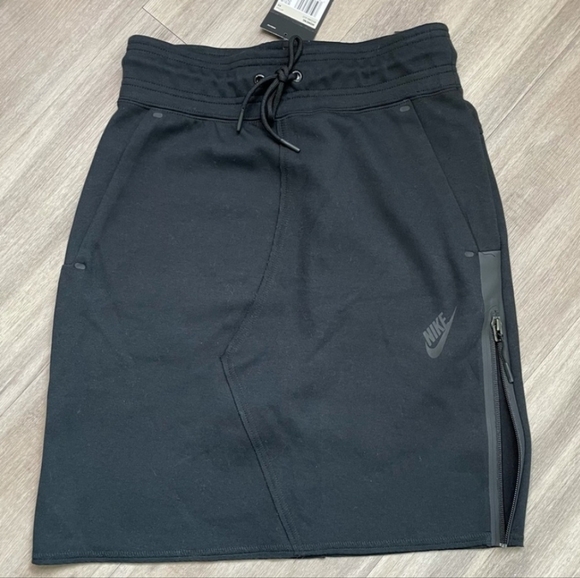 NEW- Nike Black NSW Tech Fleece Skirt - Picture 10 of 10